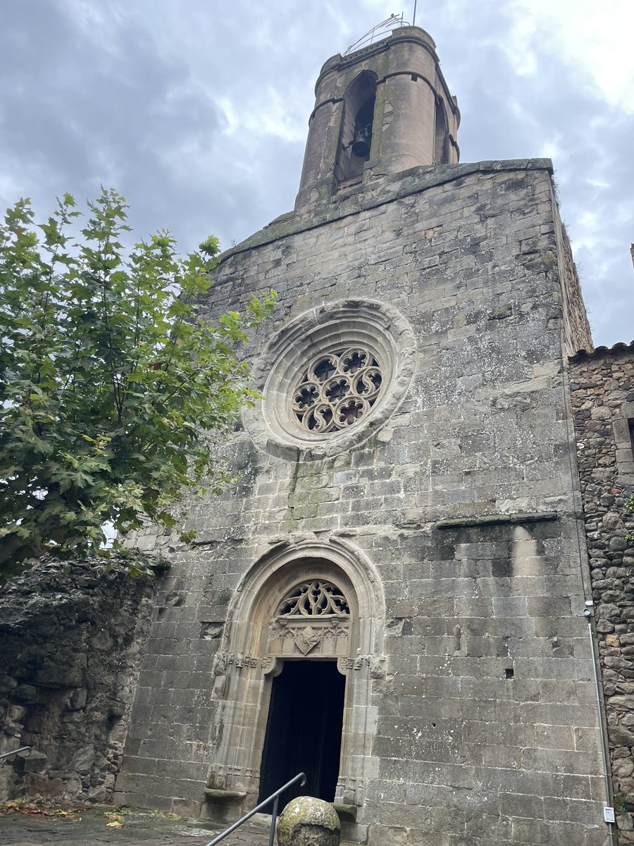 ThomasCastrel's tweet photo. The castle of Gala, partner of Salvador #Dali is now a museum . Hidden gem in #pubol @DaliSociety @visitcatalonia https://t.co/2Dbjxhppye