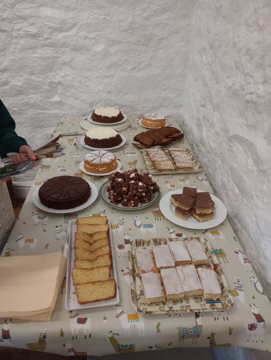 If you like views like this, and cakes like these and farm in the protected landscapes of @forestofbowland @yorkshire_dales @NidderdaleAONB @NorthPennAONB @lakedistrictnpa sign up to our @PastureForLife FiPL project... get in touch