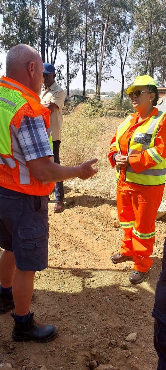 _ArriveAlive's tweet photo. MEC MaQueen Letsoha-Mathae embarks on oversight in Lakeview plots in the Mangaung Metro Municipality https://t.co/gqkdnoEv2v
#ArriveAlive #Oversight #LakeviewPlots @Dotransport https://t.co/JjkxWwK9M6