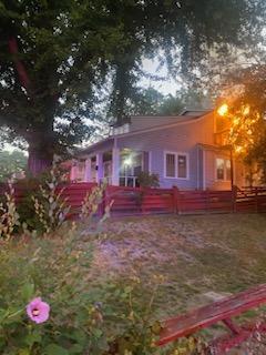 KCMOFireDept's tweet image. KCFD quickly got this house fire under control this morning in the 3800 block of Mersington, with an aggressive interior attack. No injuries reported. #KCFD @KCMOFireDept