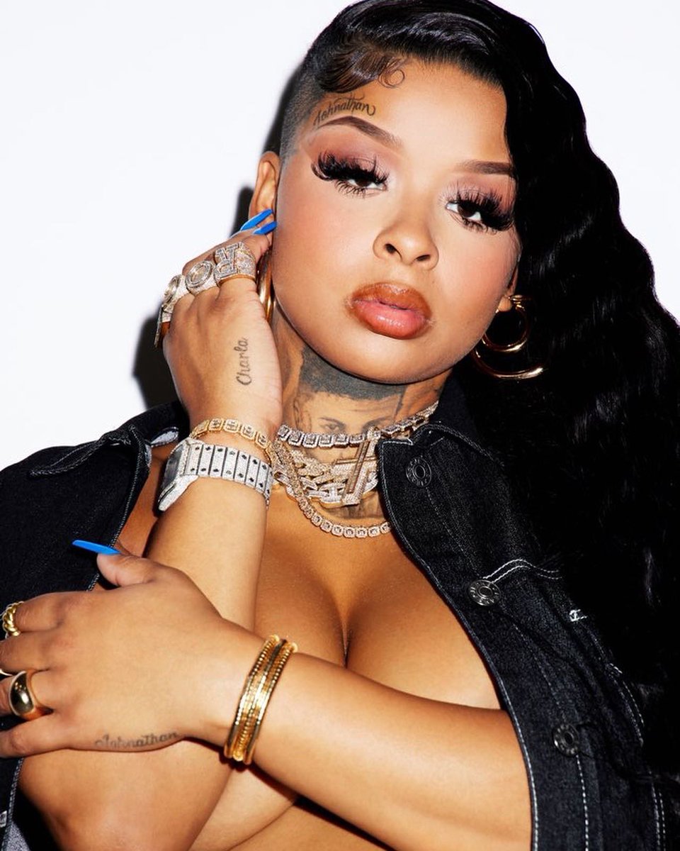 blacbarbie_000's tweet image. I am so loving this for her❤❤❤
#chrisean #teamrock