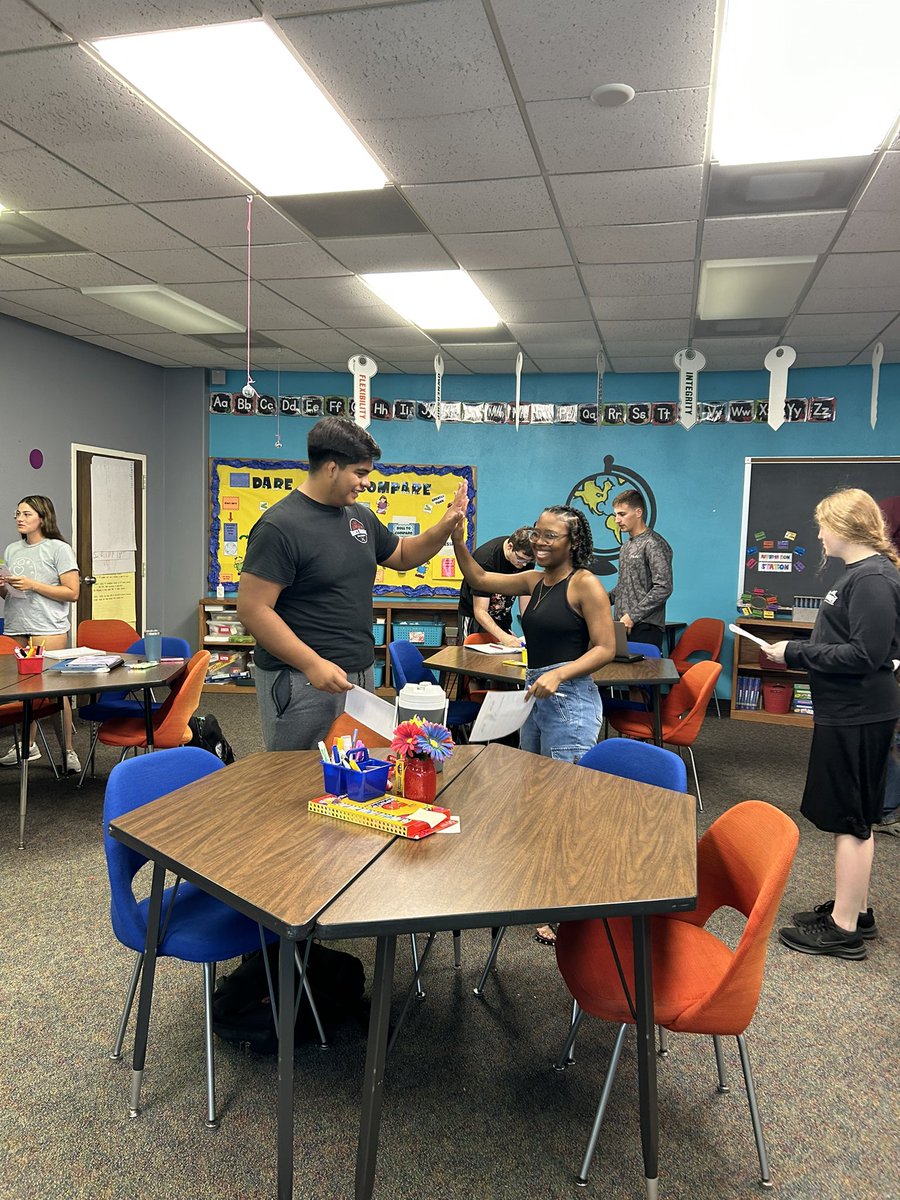 Counts68's tweet photo. Give One, Get One #cooperativelearning #maccollege https://t.co/qaZEG1iMJh