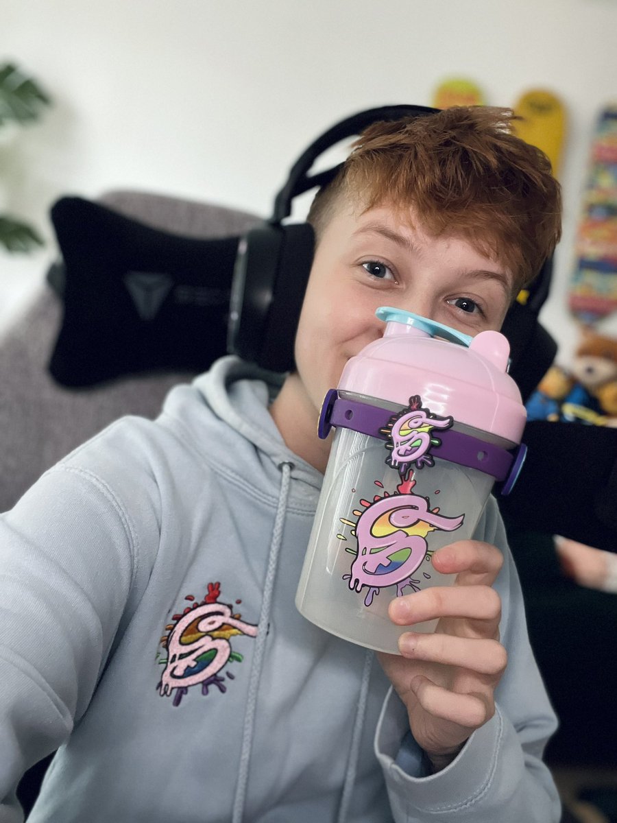 🚨 GIVEAWAY! A very limited CD Charm for your Shaker or Crocs! 🌟

- Follow me on TikTok ❤️
- Reply with proof 📸
- RT for a bonus entry! 👀

👉🏻 tiktok.com/@chloedonald_?… 👈🏻

I will pick a winner next week. Good luck ✨