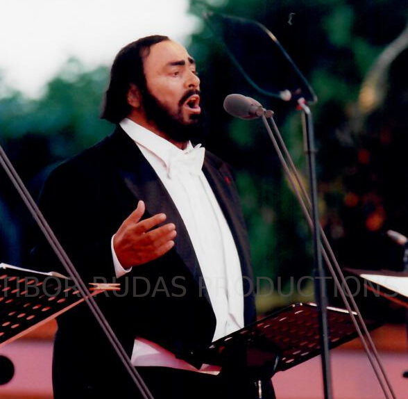 TiborRudas's tweet photo. Remembering and missing The Maestro today. #pavarotti https://t.co/ckXfWnql1K