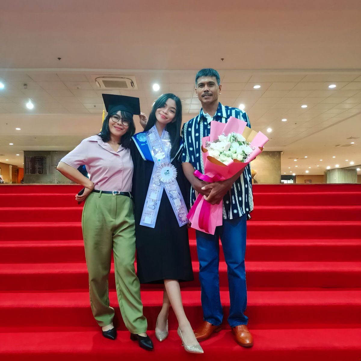 schaaaam's tweet photo. Congratulations to my parents!
I love you, Mama and Papa! https://t.co/DM25UWRuDA