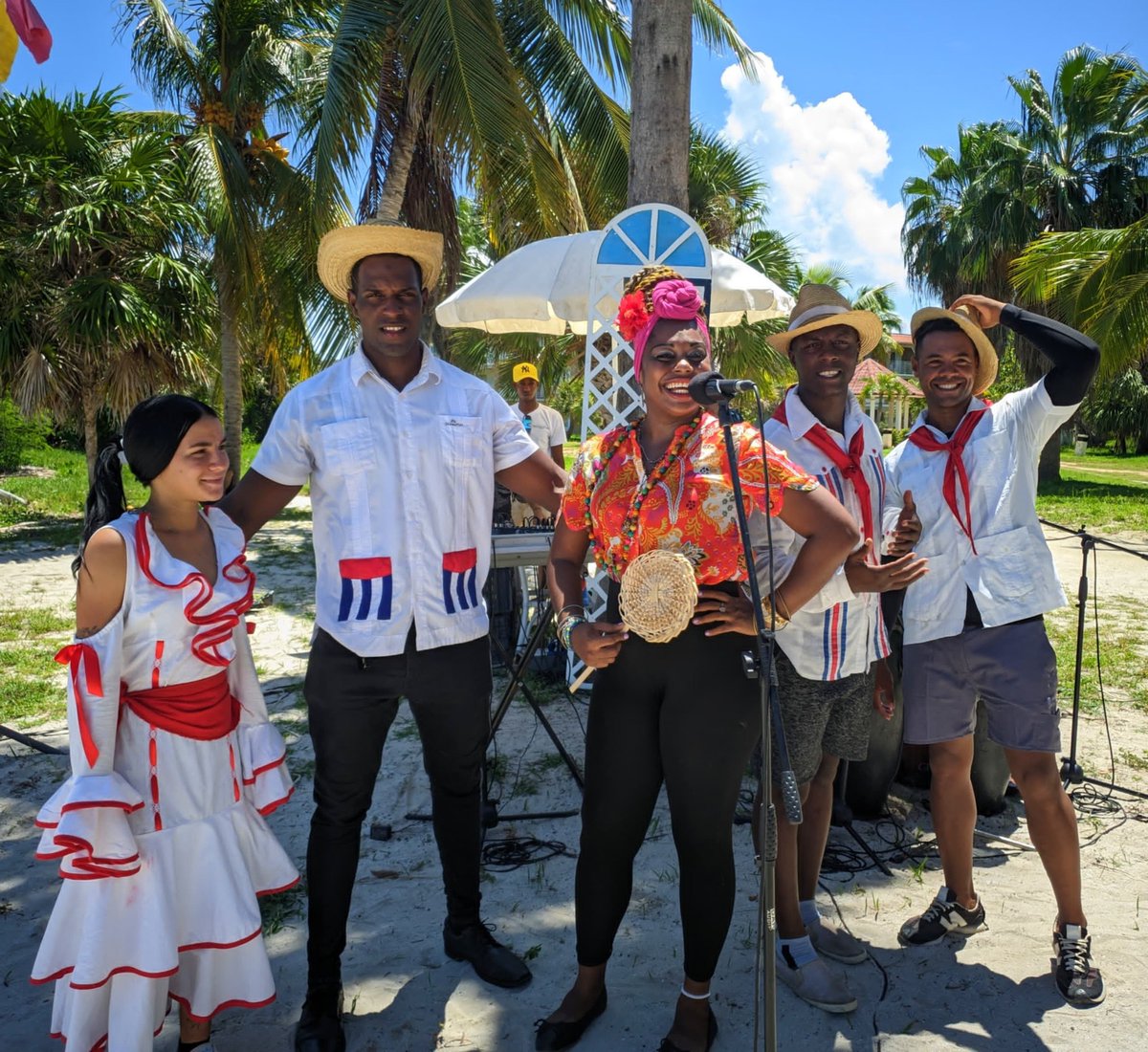 La música y el baile como parte de nuestras tradiciones engalanan los días en #Varadero. Respira lo más auténtico de la cultura cubana.
#CubaUnica #SomosTurismo
<a href="/GaviotaTurismo/">Gaviota Turismo-Cuba</a> <a href="/_varadero/">Varadero Travel</a> <a href="/MinturCuba/">Ministerio Turismo</a>