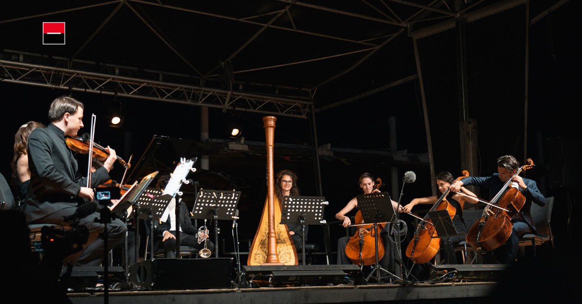 SocieteGenerale's tweet photo. 🎼 Dimanche à 20h sur @RadioClassique 📻
Revivez le concert de clôture du festival #UnÉtéEnFrance avec le violoncelliste @GautierCapucon et le pianiste @JeromeDucros, entourés de 9 jeunes talents de la tournée 2023.
#UEEF2023 #UEEF #TheFutureIsYou #BuildingTogether
Crédit photo : © Baptiste Turbé