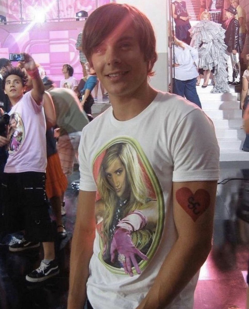 PopCulture2000s's tweet image. he’s so real