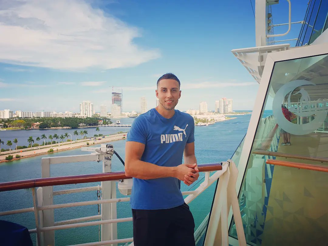 Kev_Zolo's tweet photo. Royal Caribbean Cruise  🛳 https://t.co/FfLQgLPJ5w