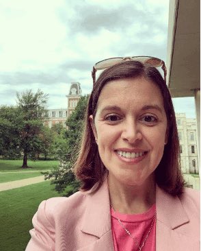 ua_edreform's tweet photo. Here @ua_edreform, we are lucky to have some of the best faculty around! @gema_zamarro is our Graduate Coordinator & the Endowed Chair in Teacher Quality. https://t.co/3n62o9P66u