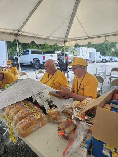 GeorgiaEMAHS's tweet photo. GEMA/HS and the GA Department of Public Safety are providing support to our VOAD partners, The Georgia Baptist Disaster Relief and The Salvation Army, in operating a field kitchen in Valdosta, GA. Up to 15,000 meals a day will be provided to Georgians impacted by #Idalia. https://t.co/EpOHIdFgQE