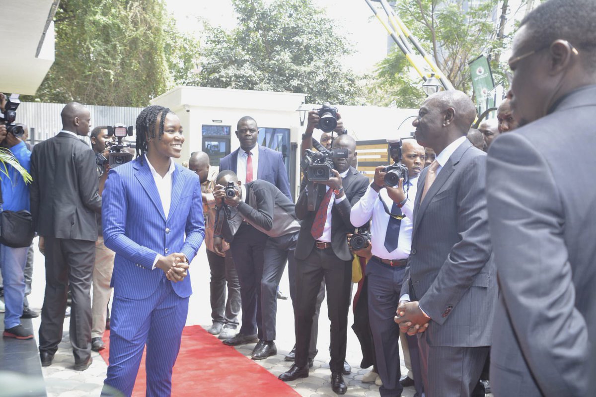 Launch of Talanta Plaza. Super excited for September!Humbled to have had a chance to chat with the President of 🇰🇪and when he said  back 'Art for Change' it was a WOW moment!None of this would have been achieved without the support of <a href="/IdeaInitiativeA/">IDEA Initiative Africa</a> <a href="/thenailab/">Nailab</a> <a href="/ppglobe/">Planned Parenthood Global</a> 🙏