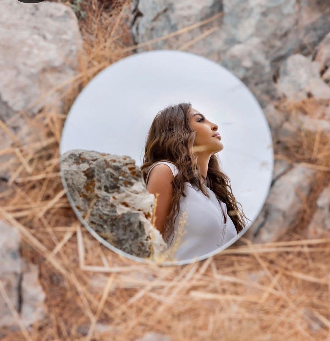 AhmetogluMeys's tweet photo. آخر مجموعة صور ملكة الاحساس ب لبنان😎😎
#collectin
#story
#Elissa
#Lebanon 😍 https://t.co/cCEUf3VCA7