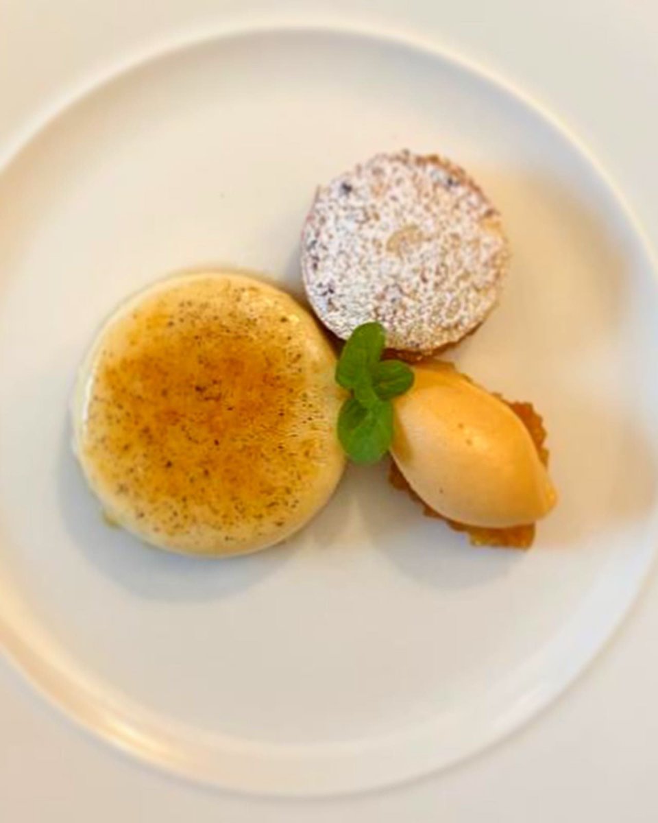 Purslane_1's tweet photo. New lunch dessert vanilla crème brûlée with apricot and amaretto chutney, sable biscuit and apricot sorbet #purslanerestaurant #edinburgh #crèmebrûlée #apricot https://t.co/nIUtkQG1sA