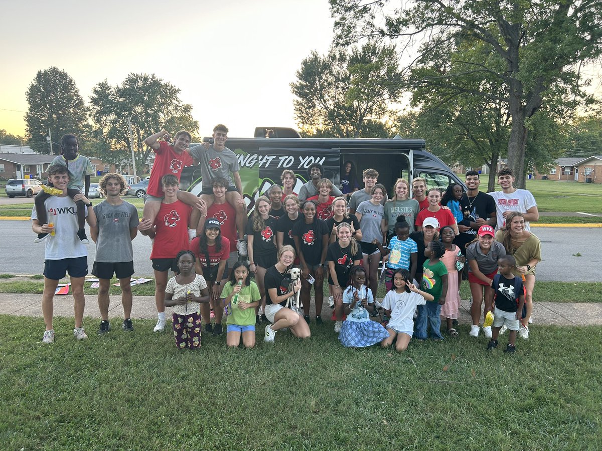 Honored to be a part of the impact our WKU Student-Athletes are making through @HilltopperCLIMB 

This week, we surpassed 1000 hrs and had 10 of our sports team participate in a service event through High Five Friday, Curbside Ministries and more! Go Tops!

#hilltopperswithheart