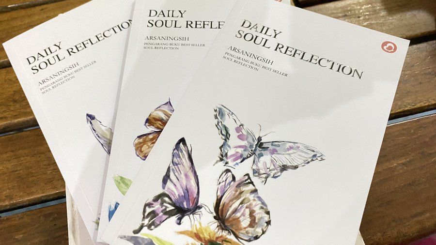cheekyrudy's tweet photo. Ada buku quote Bunda Arsaningsih berisi renungan harian utk memahami diri &amp; berpikir positif. 
Bisa didptkan melalui toko buku atau toko online.
#KarmaReinkarnasi #MisteriSemesta #SpiritualModern #MeditasiOnline #MisteriMeditasi #SpiritualGaul #MeditasiGuru https://t.co/GpdhgQAocD