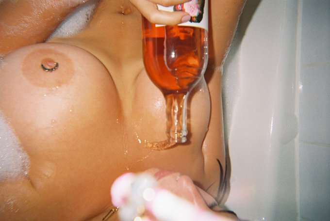 🍇 https://t.co/7n74FxKYfm 🍷 https://t.co/0crbHkx6fM