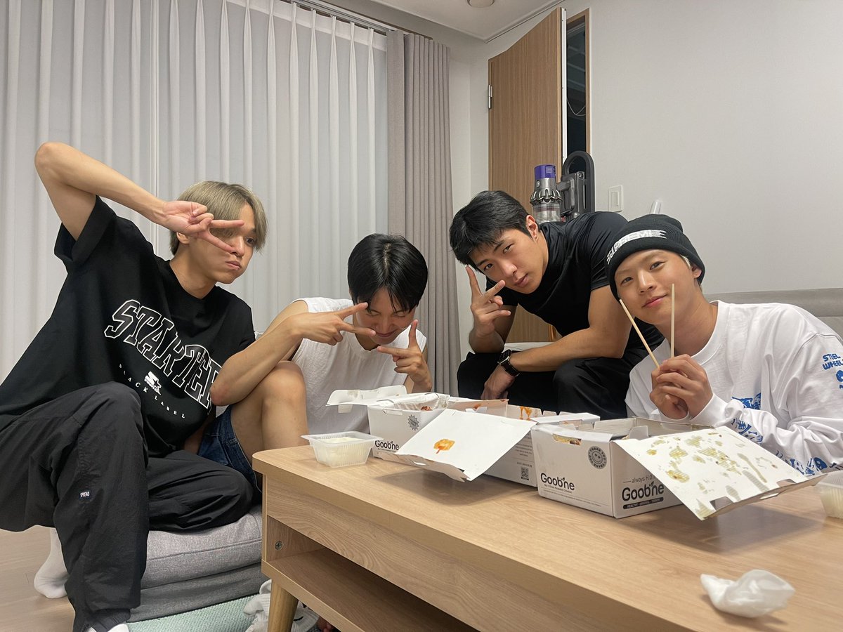 ONF_members's tweet photo. [#온앤오프][#ONF] 효진 와이엇 잘 먹을께염~ 🫶🏻 https://t.co/wU6iXGkfjo
