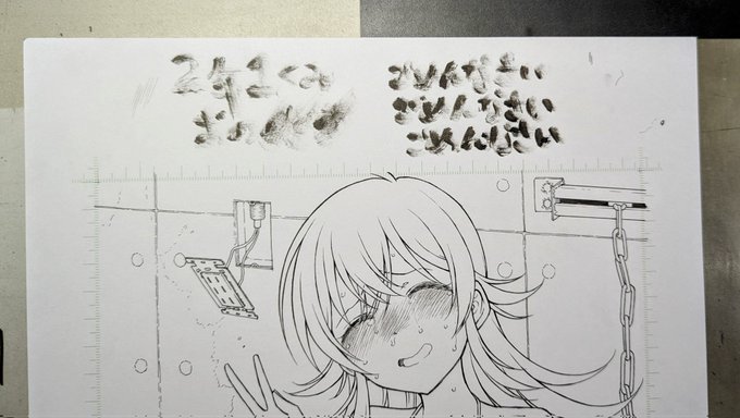 背景の壁に貼る素材を原稿用紙の枠外に描いたんですが、スキャンする前に自分で描いたのを忘れててビクってなっちゃった。 