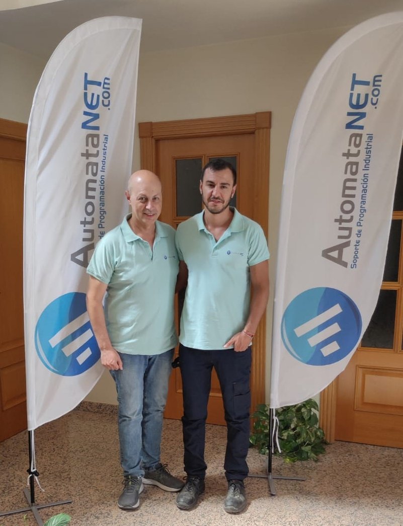 automatanet's tweet photo. Hace unos días nos llegaron nuestros banderines para #eventos 😉. Si los ves en alguno es que alguien de nuestro equipo está cerca.
*Etiquetanos o envíanos foto cuando nos veas
🔵👨🏻💻
#AutomataNet #Automatización #ProgramaciónIndustrial #Industria #PLC #IA
https://t.co/OisktBilMw https://t.co/K8QjQyjGJ5
