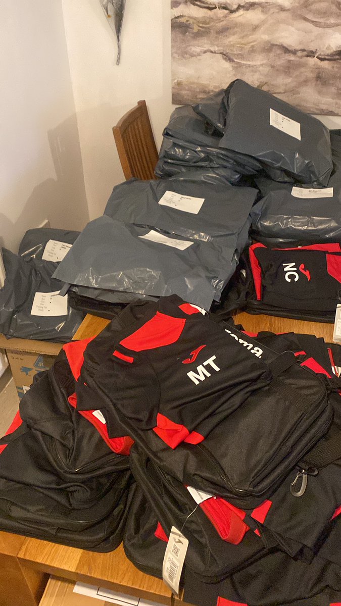 WokingVetsFC's tweet photo. Over 120 players being kitted out this weekend with some great new items
#looksmartplaysmart https://t.co/1B4KK0sdIP