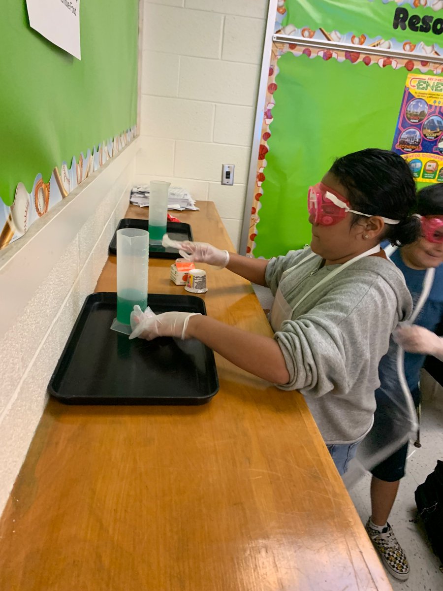 Students had a lot of fun learning about Science Lab Safety this week. 🧪🥼👨‍🔬👩‍🔬 <a href="/ScienceMISD/">Stephanie Beltran</a> <a href="/GarzaUnicorns/">Reynaldo Garza Elementary - McAllen ISD</a>