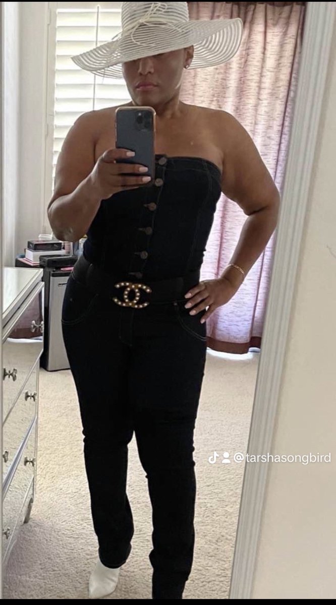 TarshaRodgers's tweet photo. @AmandaSalas #mirrorselfie https://t.co/akjHwitwWF