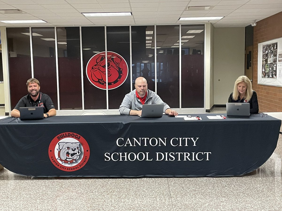 ccsdtechs's tweet photo. Our VIP crew! #ccsdtech2023 https://t.co/eyeh8311Kg
