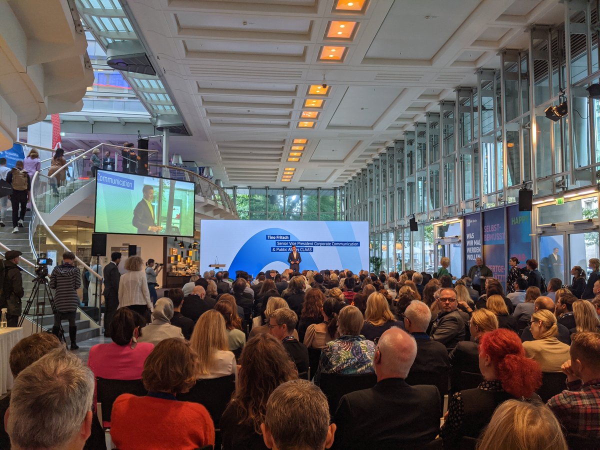 tuberlinacademy's tweet image. Spannende Einblicke auf dem #FestivalderBerlinerWirtschaft der #IHKBerlin. Das Team der #TUBerlinAcademy war dabei, konnte durch die interessanten Vorträge und Workshops neue Impulse gewinnen und sich vielfältig austauschen #Fachkräftemangel #Networking