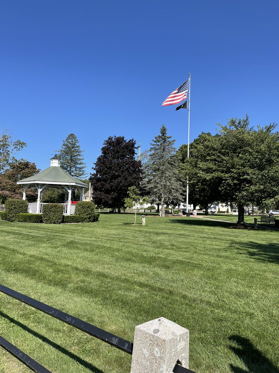 Beautiful02048's tweet photo. #LaborDayWeekend #MansfieldMA South Common 🇺🇸 https://t.co/w6FoJrKEZJ