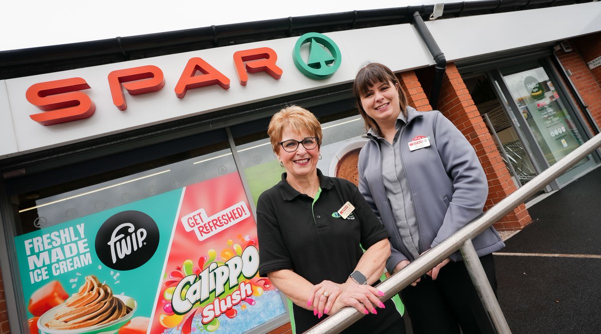 SPARNorthEng's tweet photo. Congratulations to the team at Hunts for an outstanding store refit!

Read all about it, and mum and daughter Christine and Rachel's 57 years of service at #SPAR Whelley!

https://t.co/J30s8PMmCd

#ThereForYou #Retail #Food #New #Community #Family #Wigan @SPARintheUK https://t.co/x3EqJOq31T