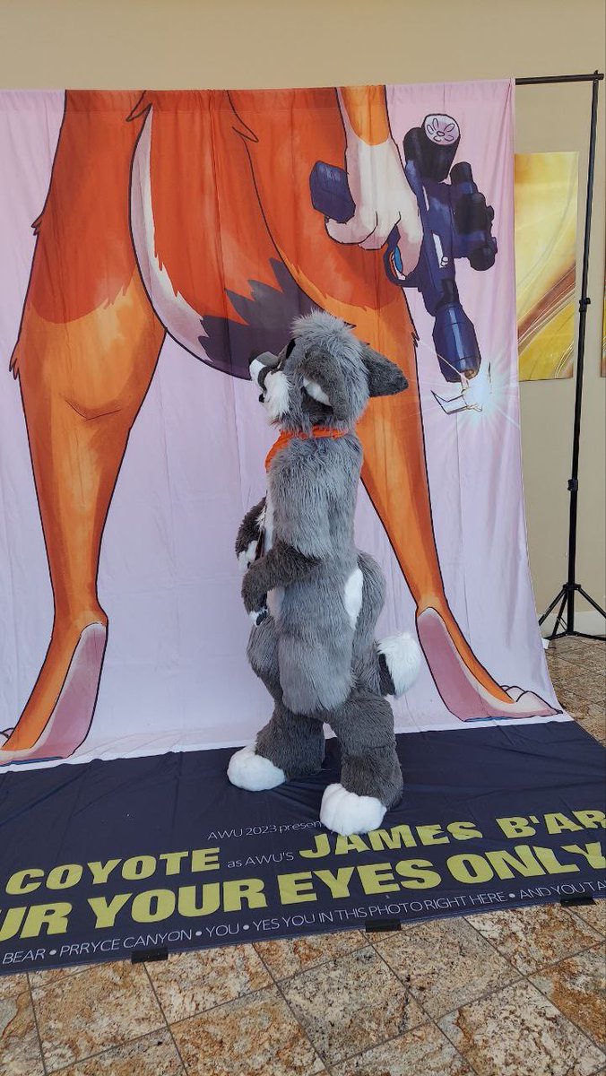 DexFenik's tweet photo. I wanna touch the butt…

#FursuitFriday
📷: @razeyfox https://t.co/Uv2rqszCip