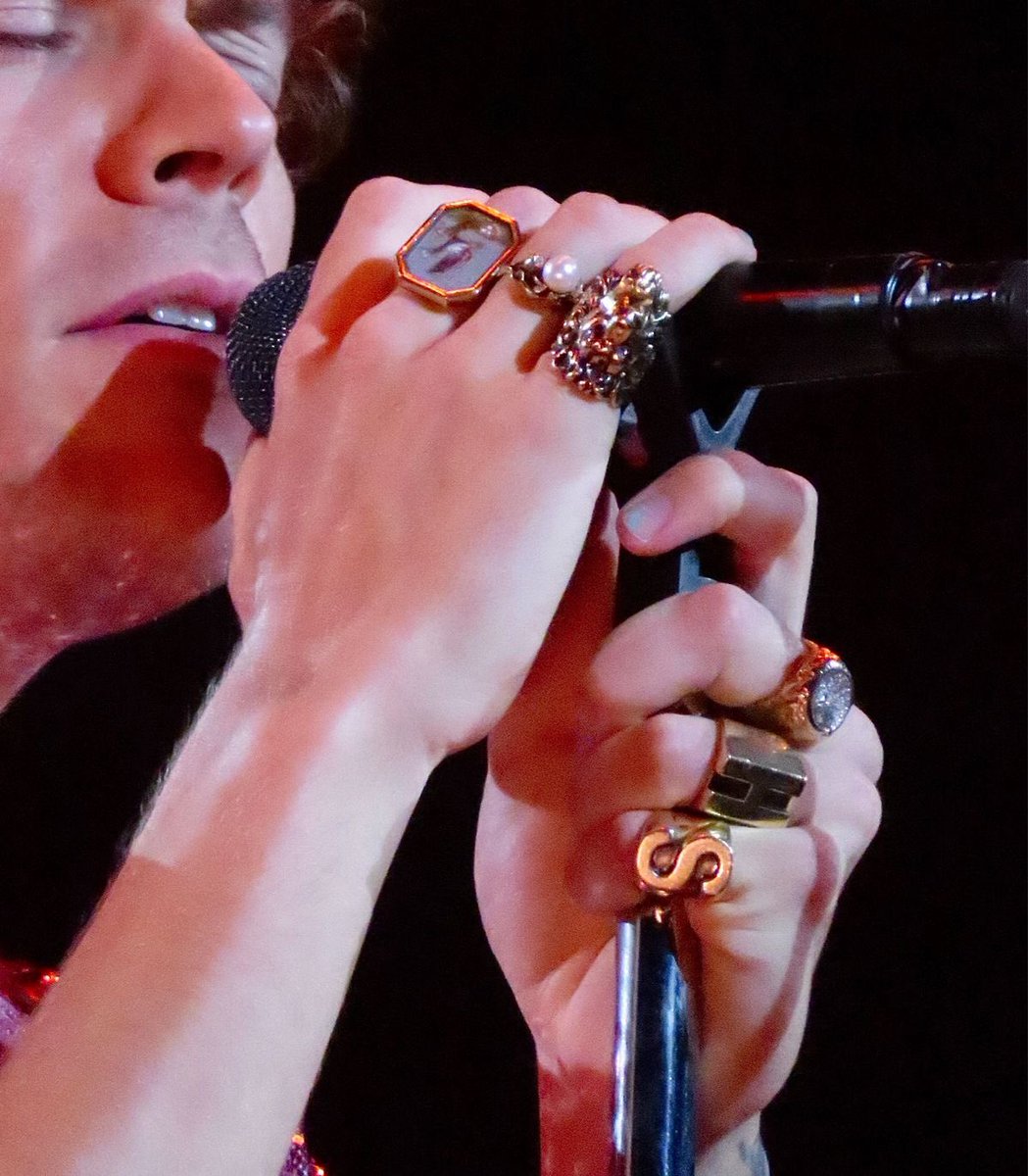 loveoftour's tweet photo. details. // sep 1, 2022 https://t.co/QU1qia60vr