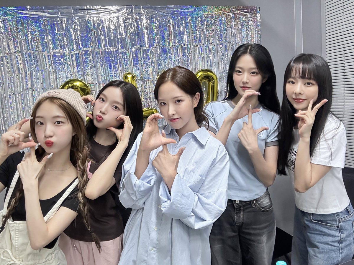 Loossemble_twt's tweet photo. [📷]
❣경 C.Loo 탄신일 축❣

우리 크루들! 
앞으로 루셈블과 더 행복할 준비 되셨나요?
루셈블 크루들과 함께 즐거운 추억 많이 만들어 가요✨

#루셈블 #Loossemble #크루 #C_Loo https://t.co/w77Dwfg7Sw