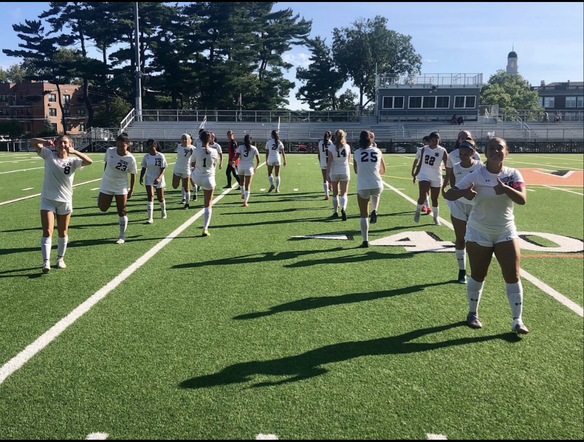 MrHerrera_AD's tweet photo. Girls soccer begin the season with a thrilling double over time tie Vs Mamaroneck 1-1 ⚽️ #OPride https://t.co/Xzc34PQji2
