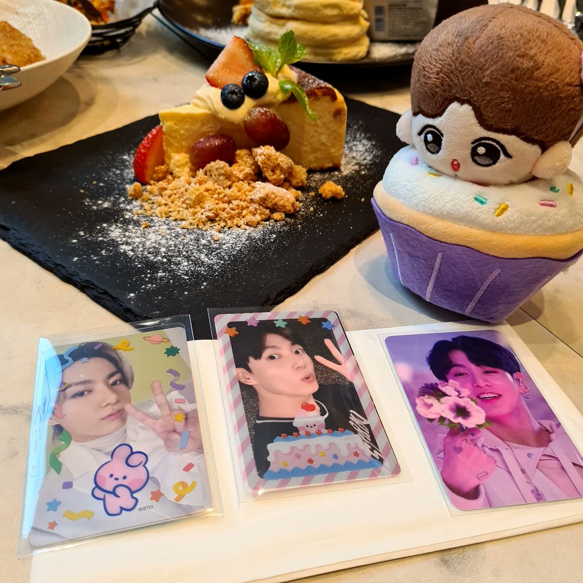 Beatrixlok's tweet photo. 9月的第一天
我們寶寶田柾國在1997年的誕生日
田柾國九一生日快樂。
今年的你也是很棒很棒，接了CK代言給阿米們很大的視覺享受。
要健康，幸福，快樂，還有享受生活喔
Army Forever Bangtan Forever 💜 
#HappyJungkookDay #HappyBirthdayJungkook https://t.co/5tRM2KUEkz