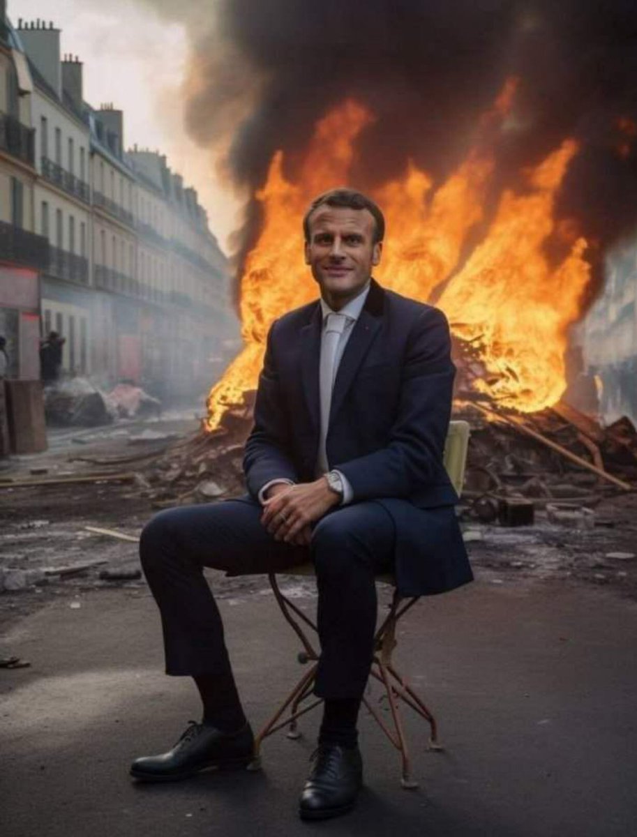 Jc_Dussse's tweet photo. Le petit fantassin des Milliardaires souhaite apparemment rester en place, deux quinquennats auront ruiné la France, que souhaite t il de plus désormais, en être le seul propriétaire et la vendre « meublée » au plus offrant ??? #Macron #Funeste https://t.co/OPGZg0m20v