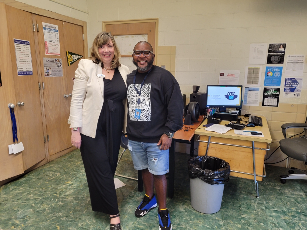 What a great morning kicking off our <a href="/LeadershipOH/">Leadership Ohio</a> Social Wiser Impact Project at <a href="/SanduskyJrSr/">Sandusky Jr./Sr. High School</a>  in  Mr. Cole-Caston's class! <a href="/taylormanahan21/">Taylor Manahan</a> <a href="/NeethiJohnson/">Neethi Johnson</a> <a href="/jmopal/">Jacqueline Opal</a>
