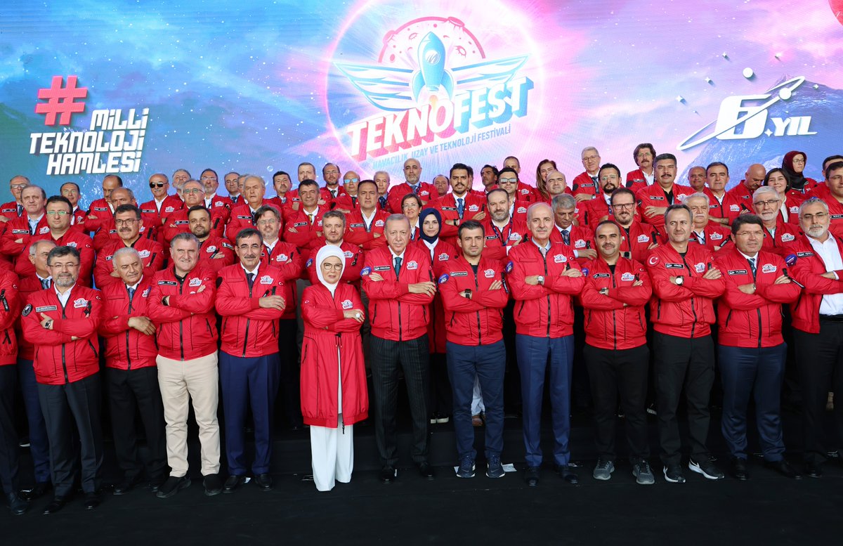 RTErdogan's tweet photo. İlkokuldan doktoraya kadar her seviyeden 1 milyon gencimizin başvurduğu; Millî Teknoloji Hamlemizin sembolü, gururu #TEKNOFEST2023 Ankara ülkemize, milletimize, gençlerimize hayırlı olsun. 🚀🇹🇷 https://t.co/MD55kgcbys