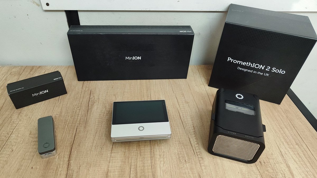 Llegado nuestro nuevo PromethION P2 solo de <a href="/nanopore/">Oxford Nanopore</a>!! Completa la familia de capacidades en IDICAL en <a href="/intaargentina/">INTA</a> cómo parte del <a href="/ProyectoPAIS4/">Proyecto PAIS</a> y gracias al financiamiento FCT del @ciencia_ar. Listos para secuenciar genomas y metagenomas en mayor escala en la Argentina!