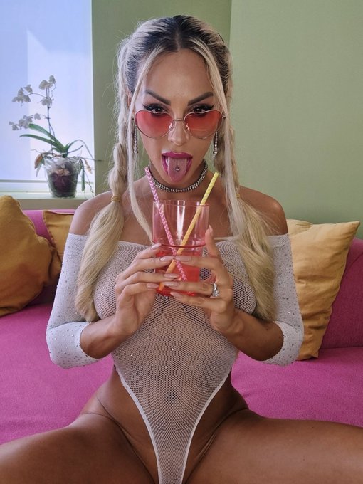 Pina Colada 💜  https://t.co/tGJl4oACZ6 #nude #model #sex #erotic https://t.co/NhznEa5tWV<a href="/tag/nude"class="tags">#nude</a><a href="/tag/model"class="tags">#model</a><a href="/tag/sex"class="tags"><span>#sex</span></a><a href="/tag/erotic"class="tags"><span>#erotic</span></a>