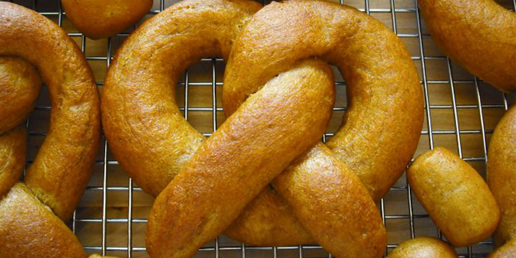 Some would argue it's never too early for pumpkin. If that's you, then whip up a batch of our pumpkin and stout pretzels this weekend. craftbeer.com/recipes/pumpki…