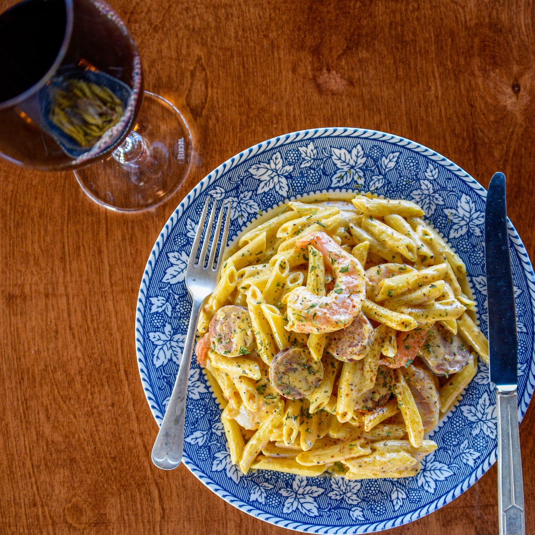 SouthernFoodCo's tweet photo. It has been a long week, so let us take care of dinner for you!  Cajun Pasta is one of our dinner plates that will leave you full and satisfied!  Penne pasta tossed in a creamy cajun style Alfredo sauce, served with shrimp and andouille sausage.

#SouthernFoodCompany #DinnerIdeas https://t.co/igv9kKxyiP