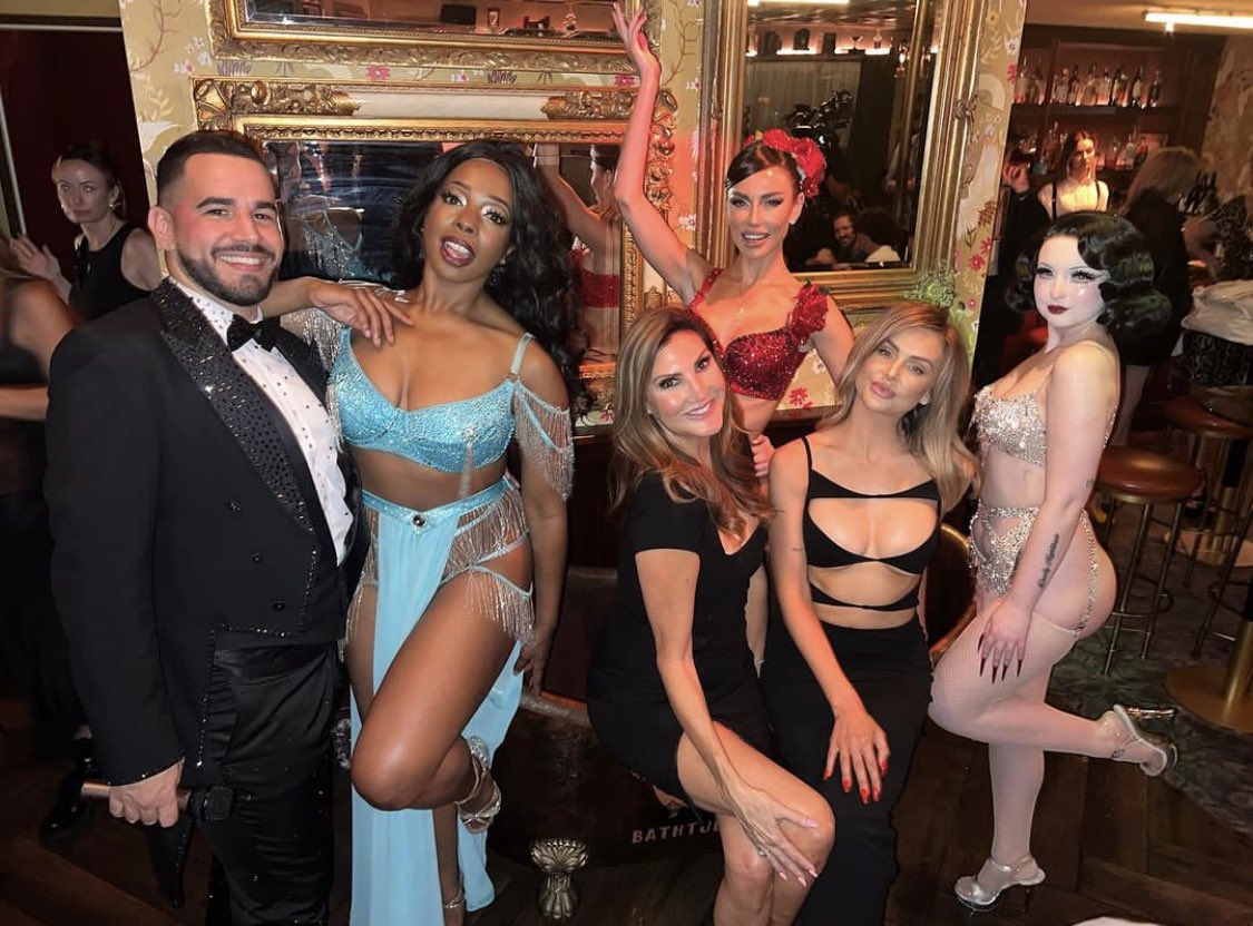 Shout out to the cast of @VanderpumpRules for joining us at #BathtubGinLA for our #burlesque show! 🛁 💃🏻 @HeatherMcDonald #lalakent #vanderpumprules @JessabelleThndr @BryonaAshly_ @tobytaylorxx