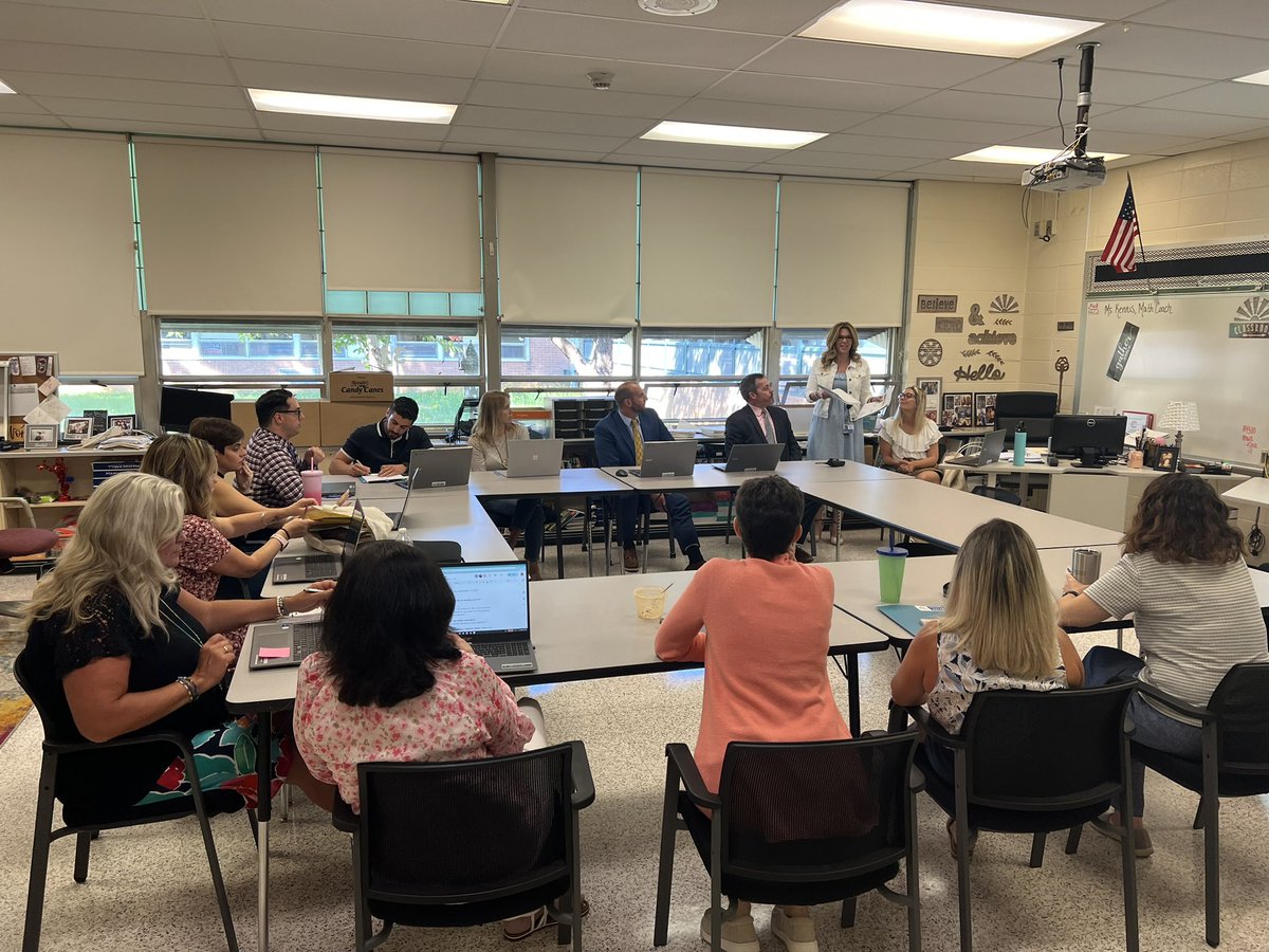 MrMercer_CDMSAP's tweet photo. Great 6th grade team meeting to start the year off in the right direction and get those ideas flowing! https://t.co/zPaxZJAR2M