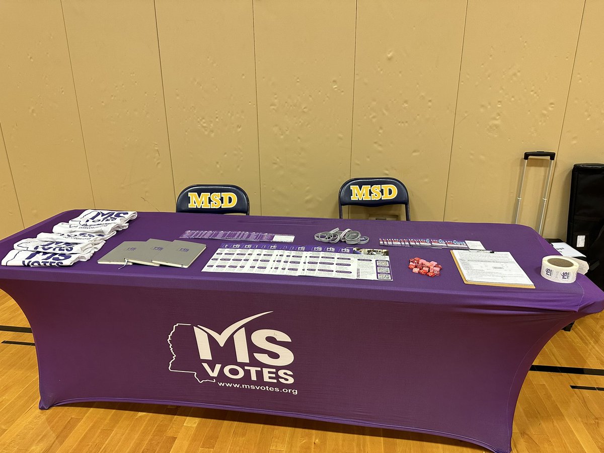 at the Mississippi School of the Deaf and the Blind excited to talk to & register some great students & new voters ☺️☺️ @MSVotes