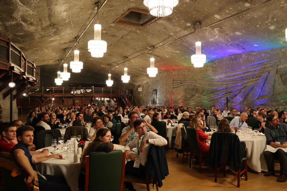 ZOR_UJ's tweet photo. Yesterday, the participants of ICAVS12 could not only listen to lectures but also go on a trip to Wieliczka Salt Mine and meet together during the Conference Dinner 100 meters underground. It was an occasion to hand researchers the awards for outstanding contributions to science. https://t.co/hlsnLHN8xh