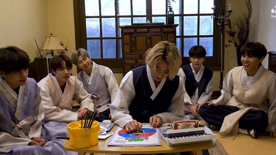 Team7Paradise's tweet photo. JUNGKOOK: "los hyungs han estado conmigo desde que tengo 15 años, ellos me criaron"

a beautiful thread 🧵
#JungkookDay https://t.co/Evm5IWZVlQ