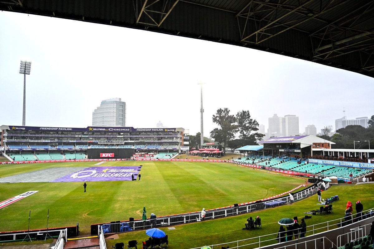 BackpageMedia's tweet photo. Light rain during match two of the 2023 T20 International Series game between South Africa and Australia at Kingsmead in Durban  💦

📸Gerhard Duraan/BackpagePix https://t.co/ToALHCkb9s