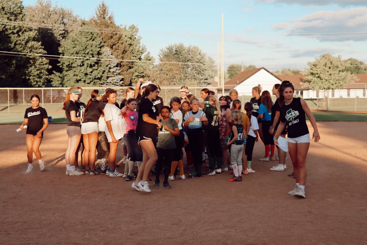 avery banas tweet media